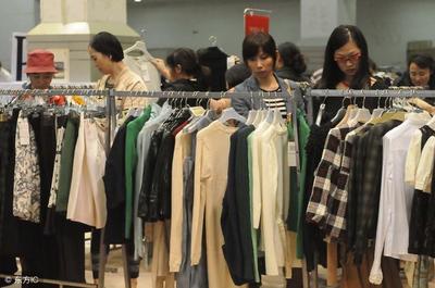 探索鄭州服裝與鞋帽批發(fā)市場(chǎng) 品類最全的購(gòu)物指南